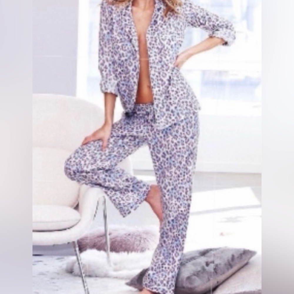 Victoria's Secret Cotton Leopard Print Pajama Set.
Size Large